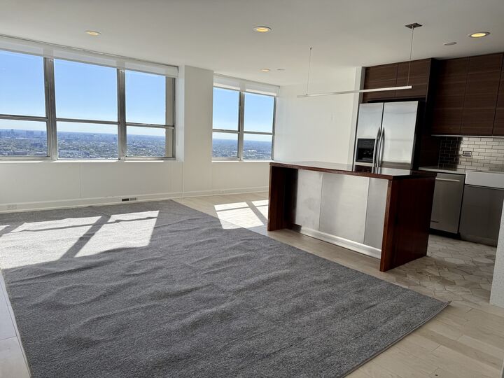 Property Photo: 655 W Irving Park Road 5513 IL 60613