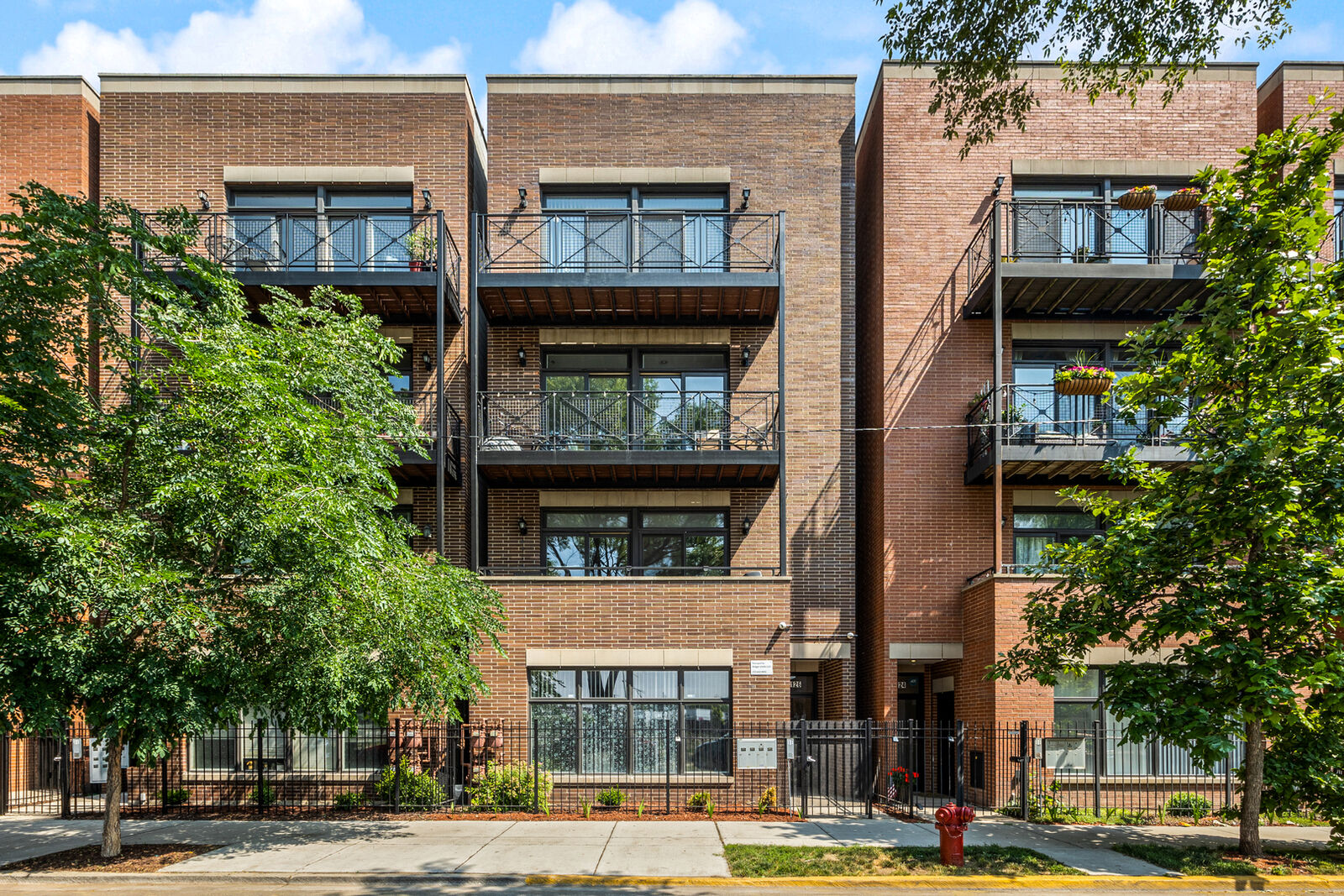 Property Photo: 3128 W Walton Street 1 IL 60622