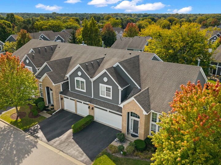 Property Photo: 25 Wellesley Circle IL 60062