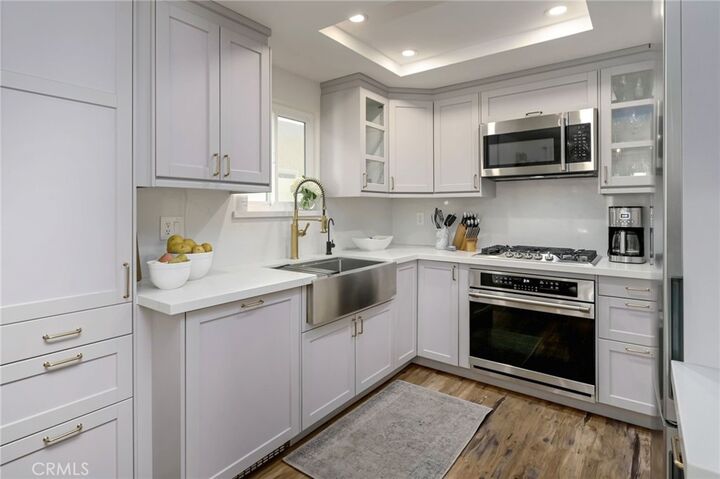 Property Photo: 300 Cutter Way CA 92627