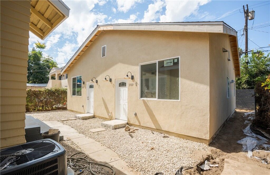 Property Photo: 3929 Brighton Avenue 1/2 CA 90062