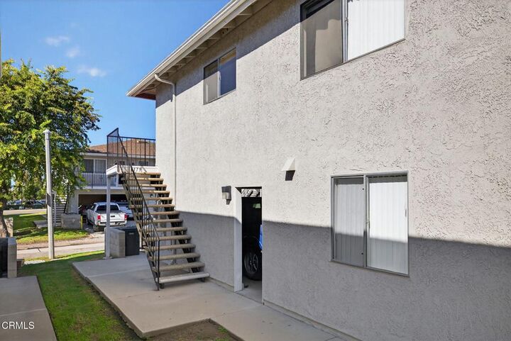 Property Photo:  1179 Acadia Place  CA 93003