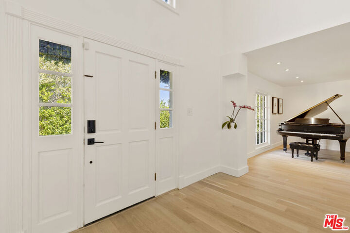 Property Photo: 5020 Bilmoor Avenue CA 91356