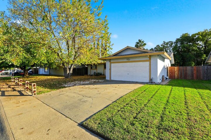 Property Photo: 7948 Grandstaff Drive CA 95823