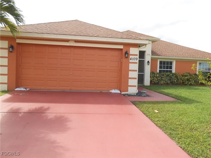 Property Photo:  4109 35th Street SW  FL 33976 
