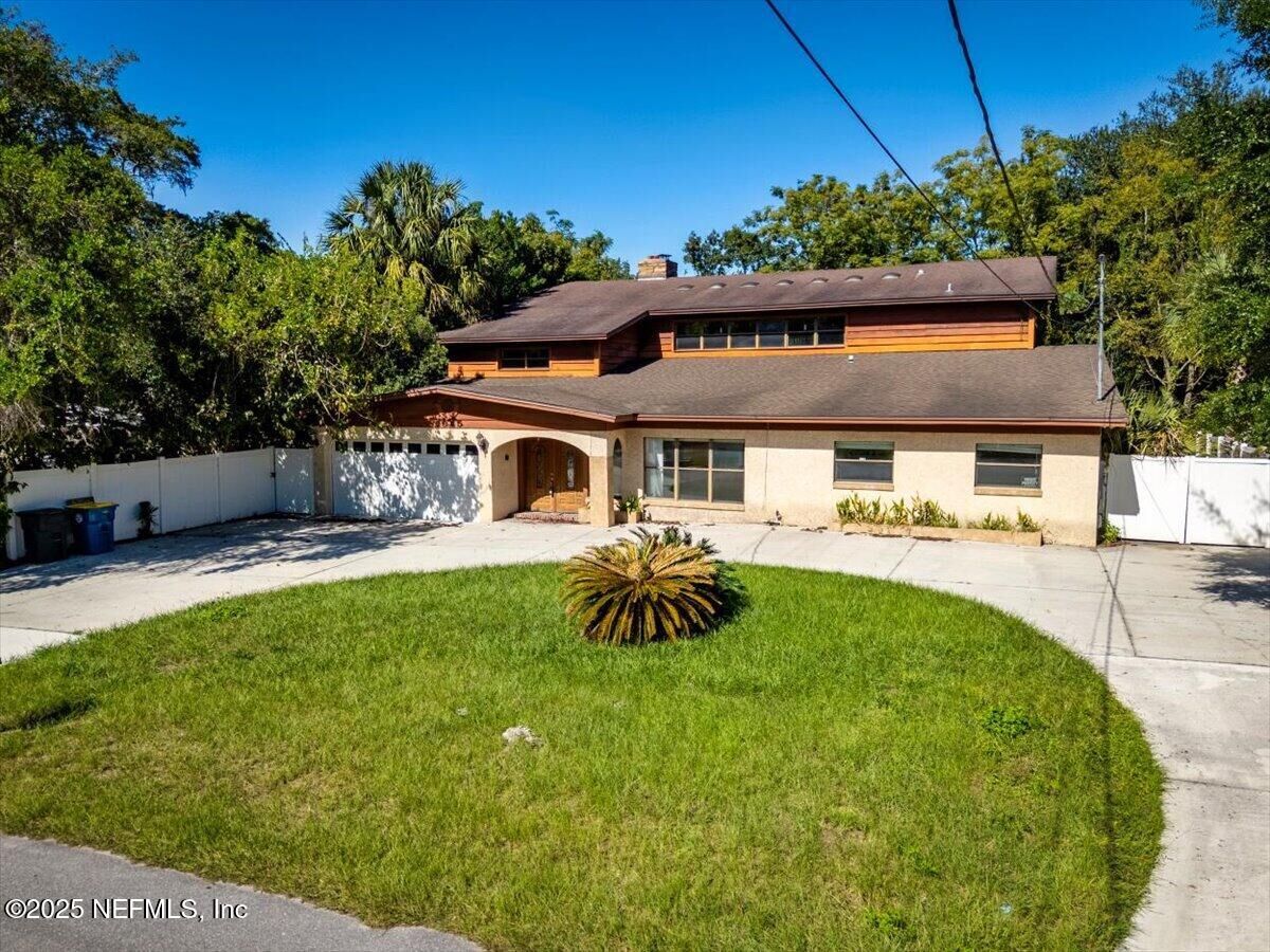 Property Photo: 1645 Forest Hills Road FL 32208