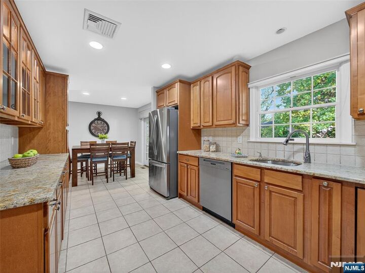 Property Photo:  46 Elbert Court  NJ 07446 