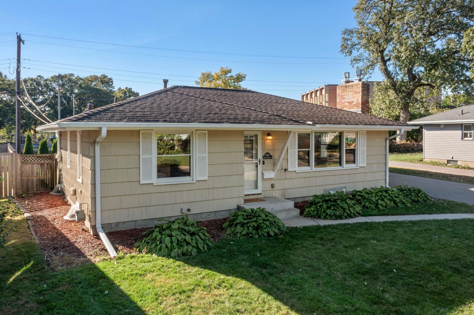 Property Photo: 2554 Boone Avenue S MN 55426
