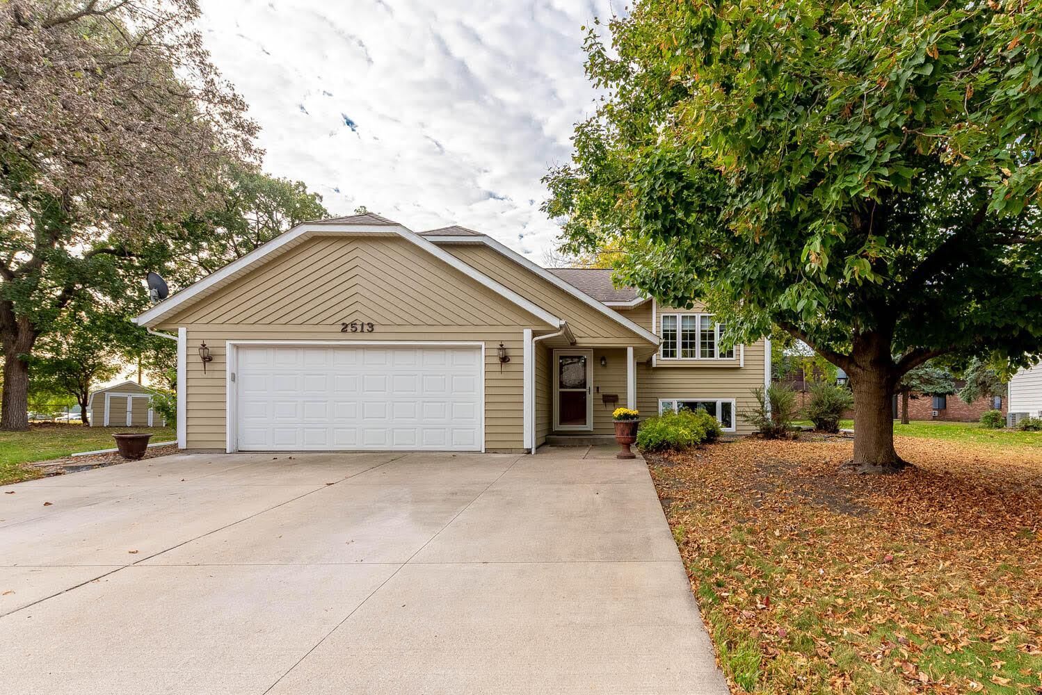 Property Photo: 2513 Marwood Drive MN 56001