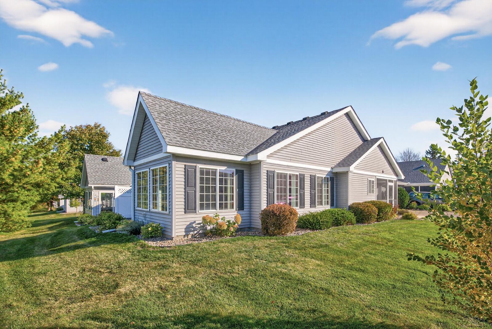 Property Photo: 440 Sunnyridge Lane MN 55357