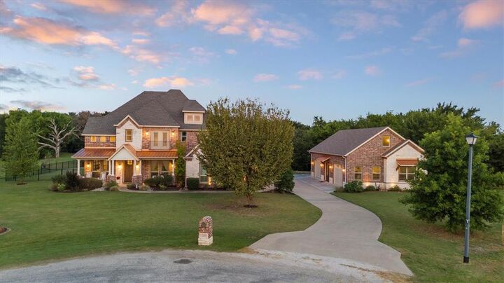 Property Photo: 2105 Muscovy Court TX 75189