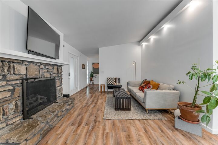 Property Photo:  6 Bishampton Lane  AR 72714 