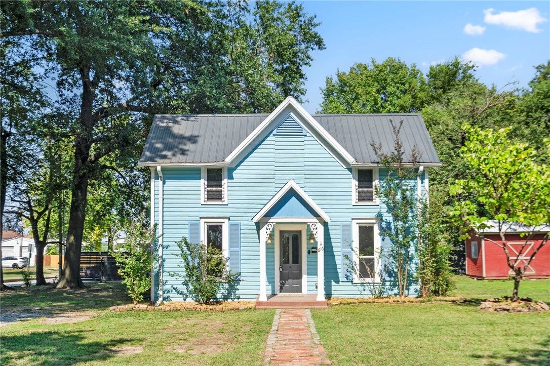 Property Photo: 616 W Center Avenue AR 72764