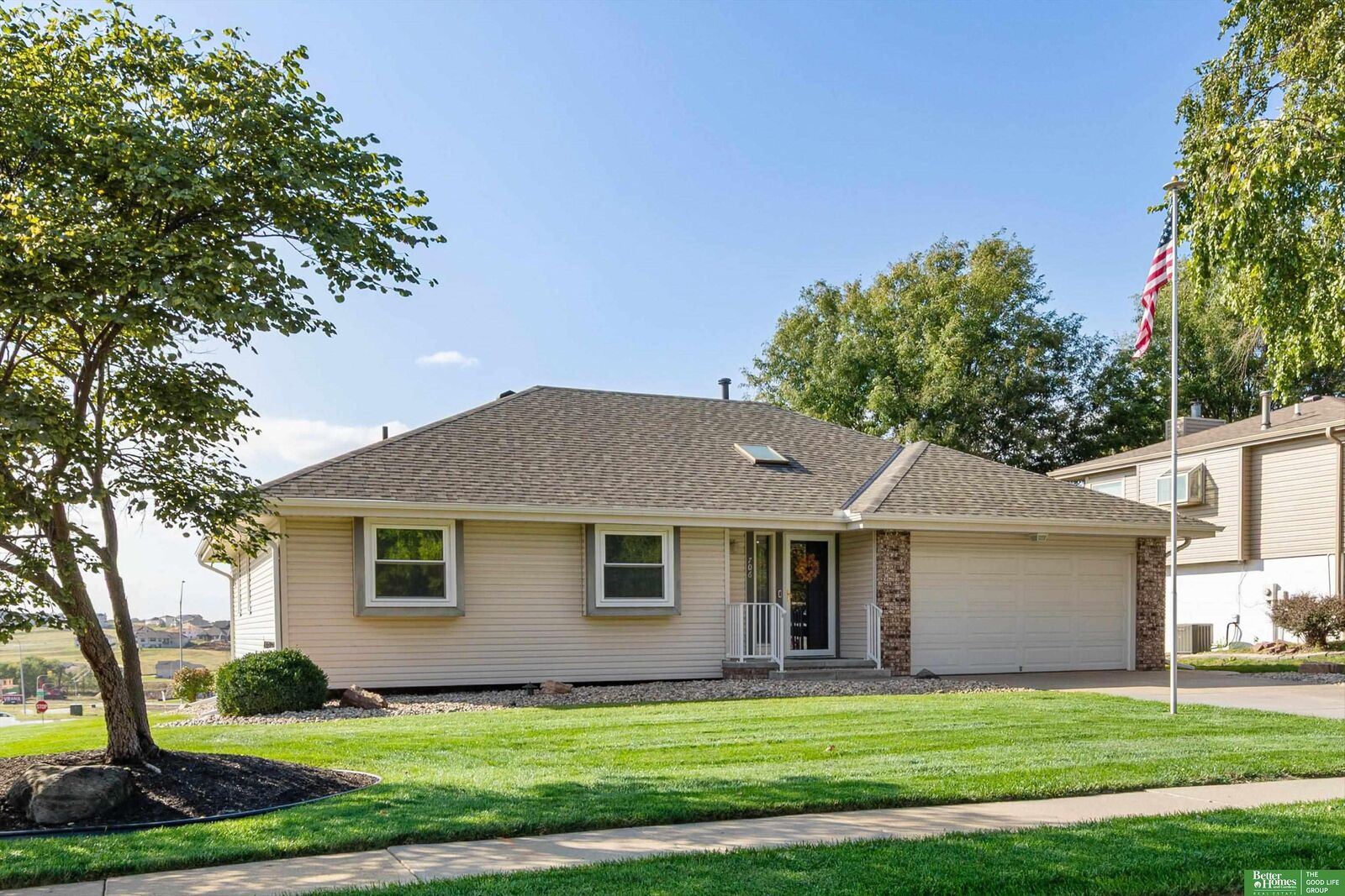 Property Photo: 706 Fort Street NE 68046