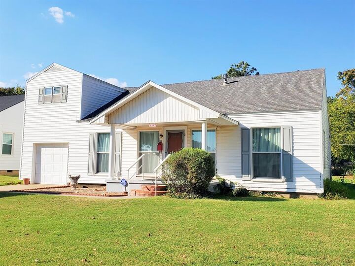 Property Photo: 2202 W Maine Avenue OK 73703-5322