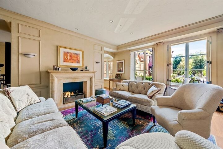 Property Photo:  25 Beaver Place 25  MA 02108 