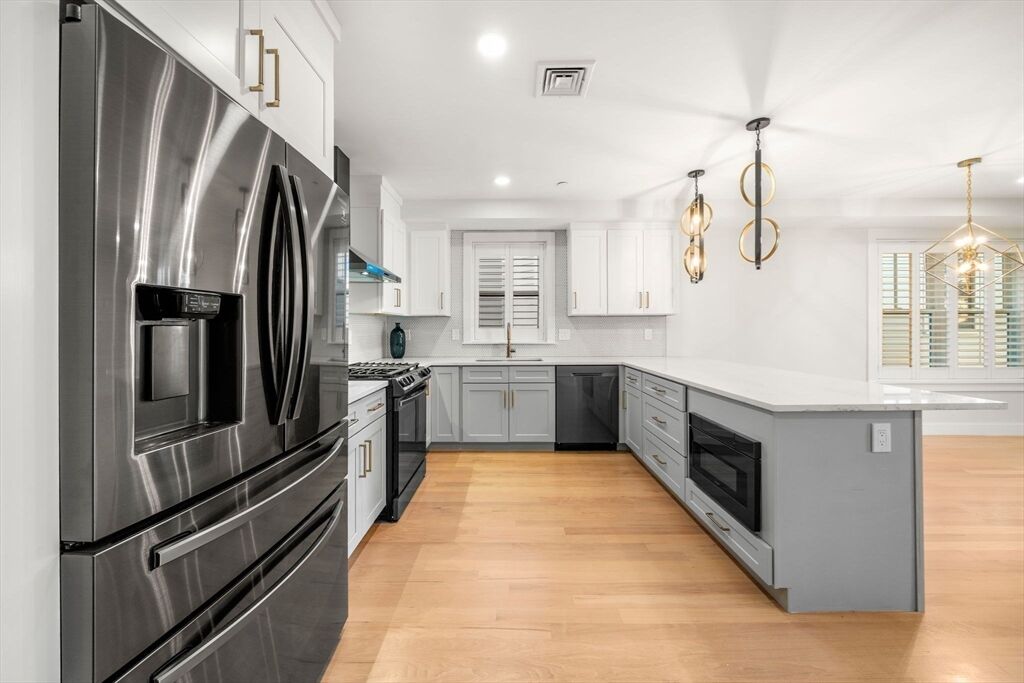 Property Photo: 216 Havre St 4 MA 02128