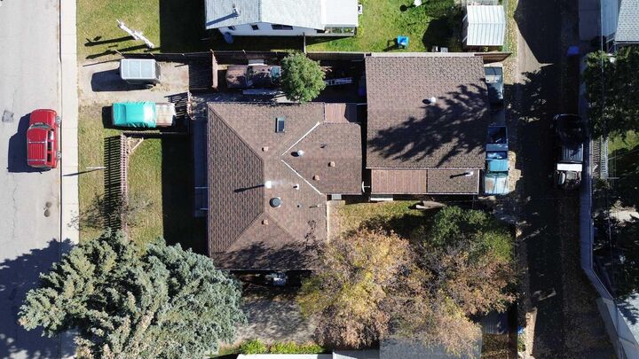 Property Photo:  8127 43 Avenue NW  AB T3B 1X8