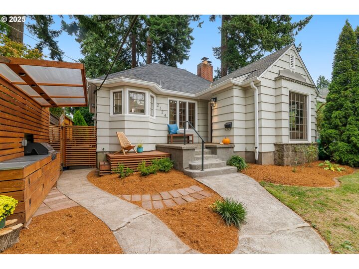 Property Photo: 2124 SE 54th Ave OR 97215