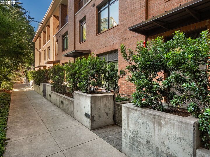 Property Photo:  2351 NW Westover Rd 312  OR 97210 