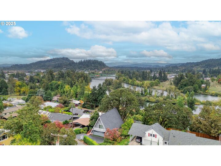 Property Photo: 475 Riverview Blvd OR 97477