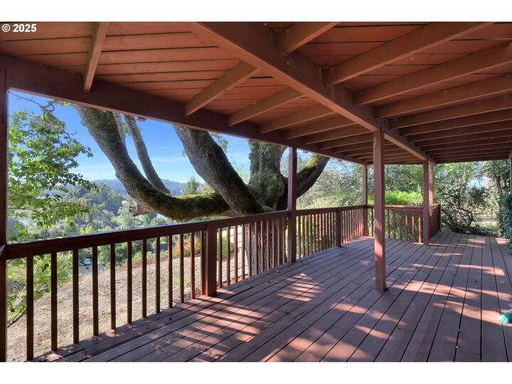 Property Photo: 475 Riverview Blvd OR 97477