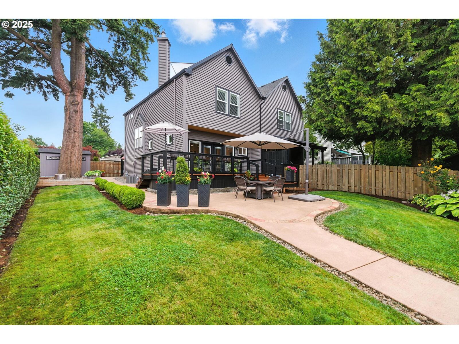 Property Photo:  639 2nd St  OR 97034