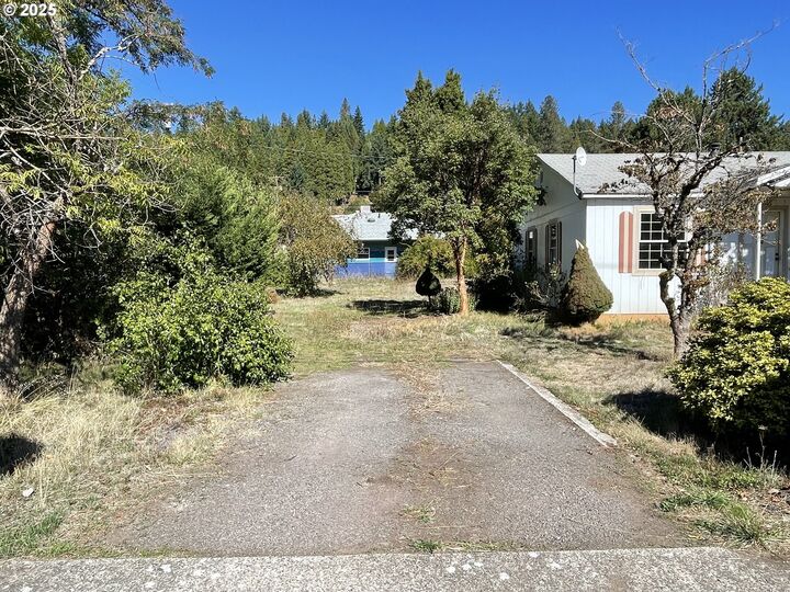 Property Photo: 48345 Commercial St OR 97463