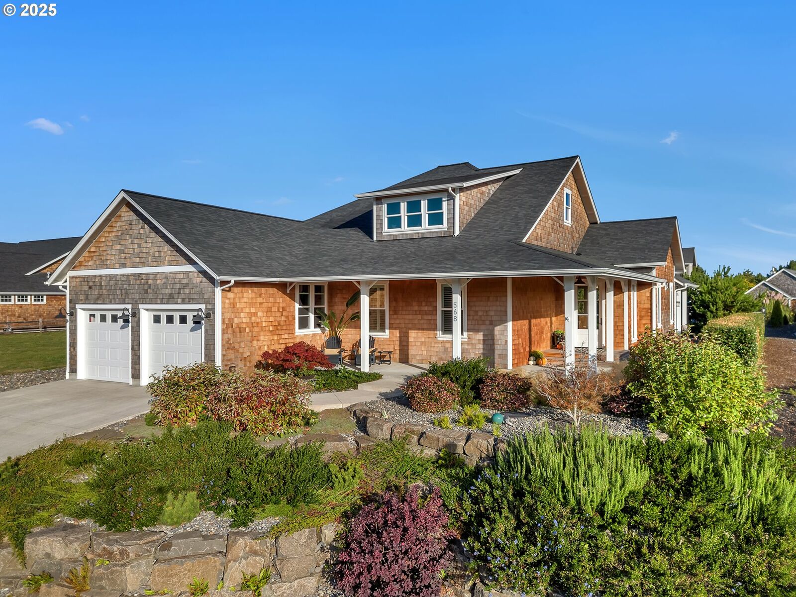 Property Photo: 568 Browning Ln OR 97138