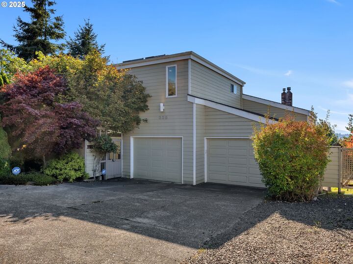 Property Photo:  325 W Niagara Ave  OR 97103 