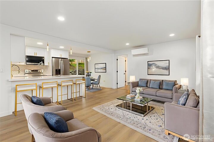 Property Photo:  5506  216 Street SW  WA 98043 