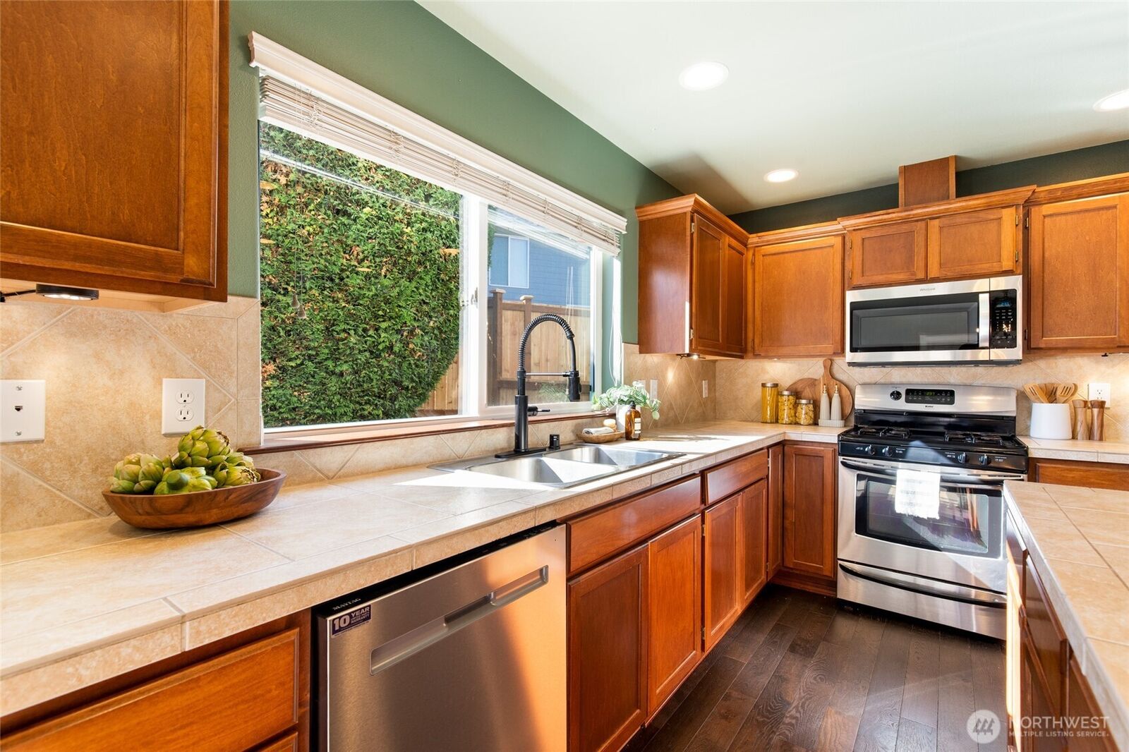 Property Photo:  232  150th Street SE  WA 98087 