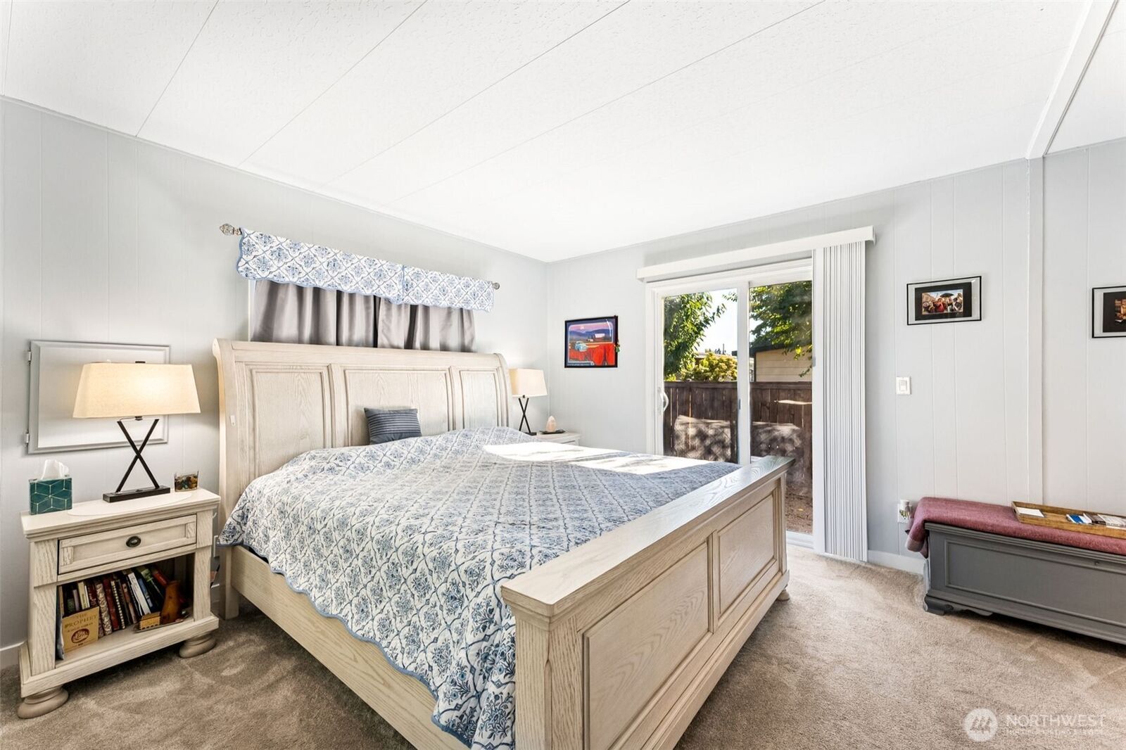 Property Photo: 1402 22nd Street NE 52 WA 98002