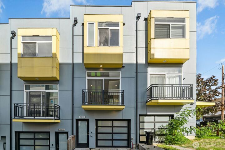 Property Photo:  121  15th Ave A  WA 98122 