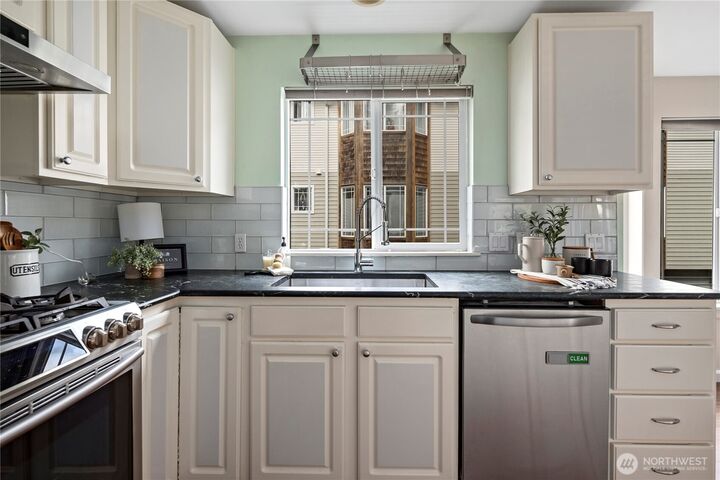 Property Photo:  5731  186th Place SW A  WA 98037 