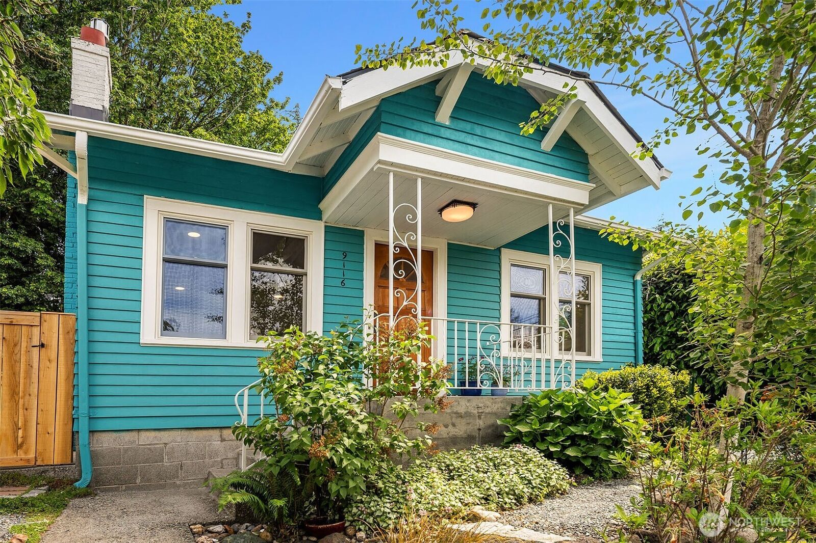 Property Photo: 9116 23rd Avenue NE WA 98115