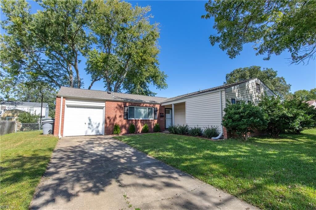 Property Photo: 105 Deerfield Blvd VA 23666