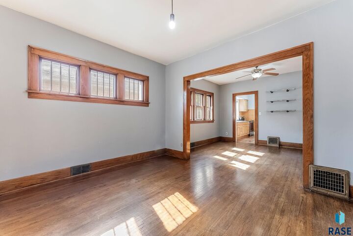 Property Photo:  425 N Prairie Ave  SD 57104 