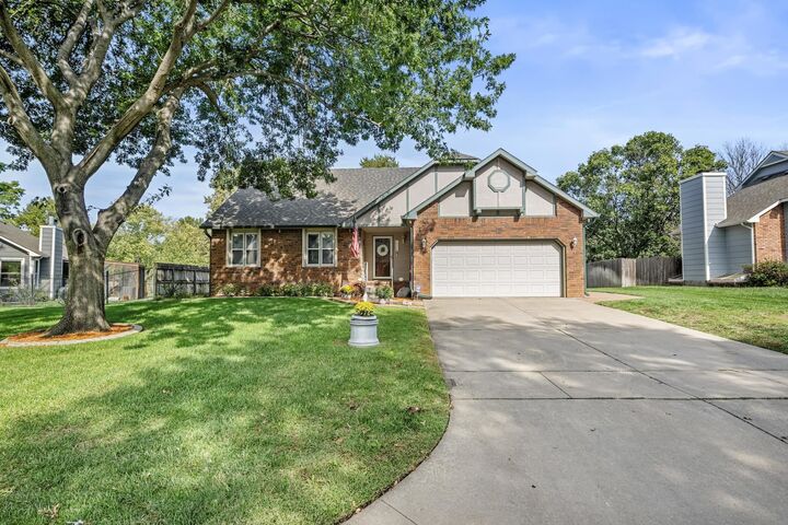12014 W Rolling Hills Dr  Wichita KS 67235-1302 photo