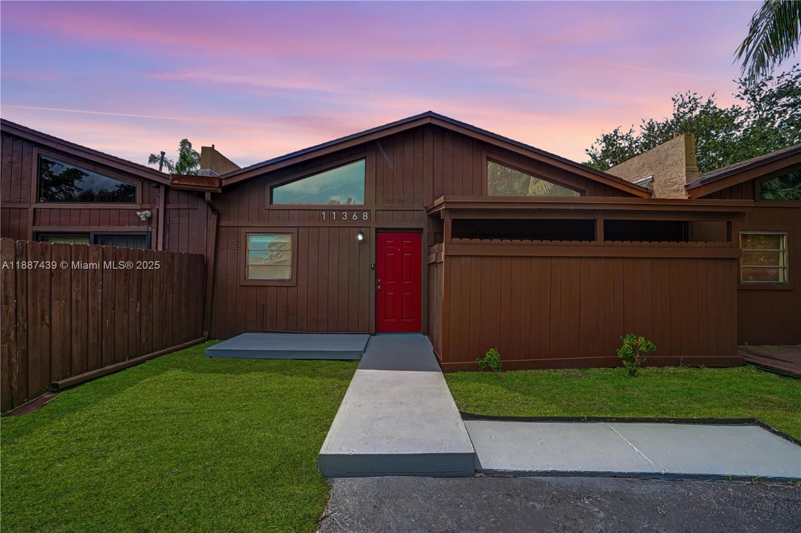 Property Photo: 11368 SW 112th Cir Ln S FL 33176