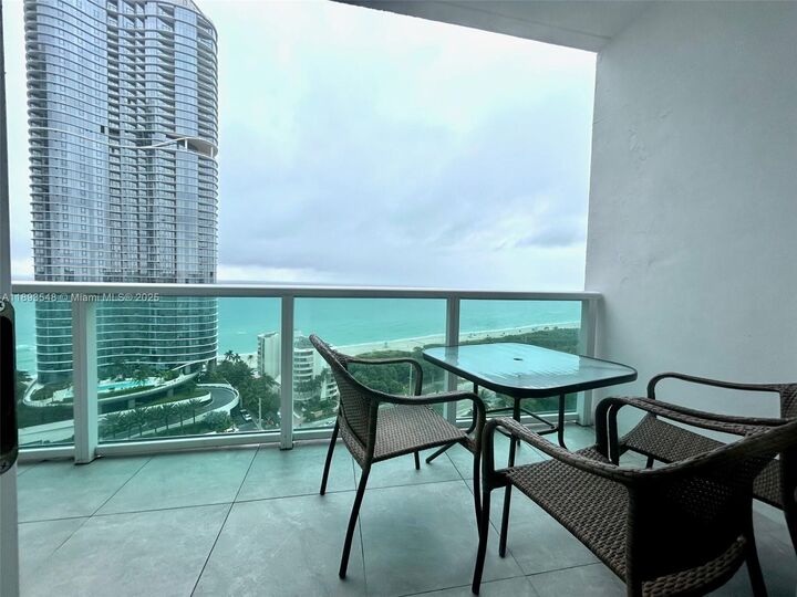 Property Photo: 100 Bayview Dr Ph08 FL 33160
