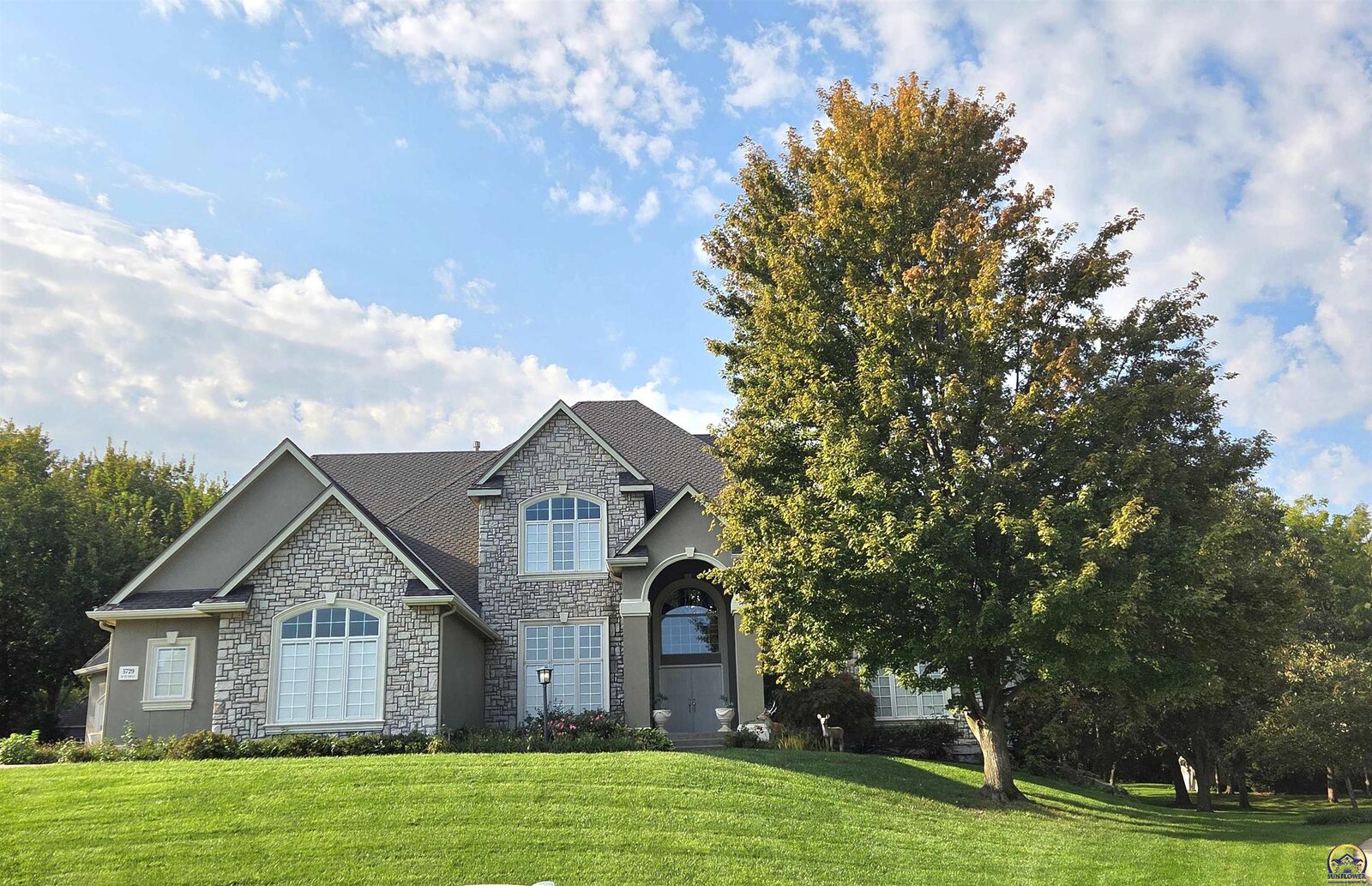 Property Photo:  5729 SW 37th Ter  KS 66610 