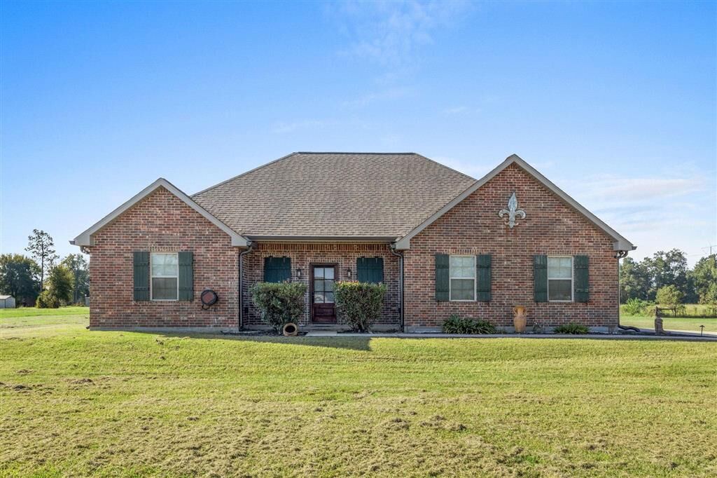 Property Photo: 931 W Houston River Road W LA 70663