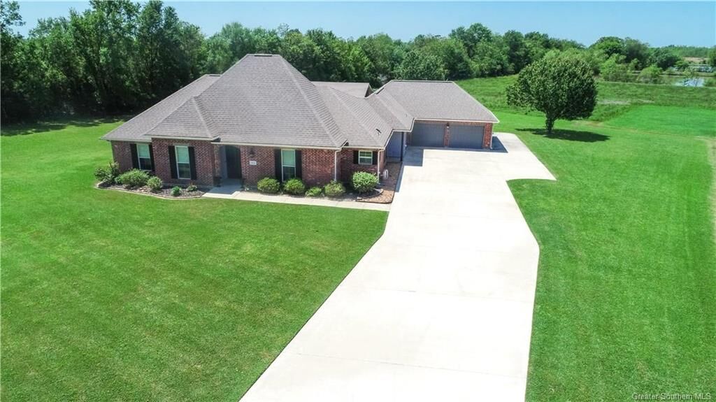 Property Photo: 5931 S Forty Court S LA 70647