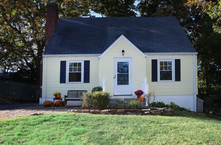 Property Photo:  63 Harrington Street  CT 06451 