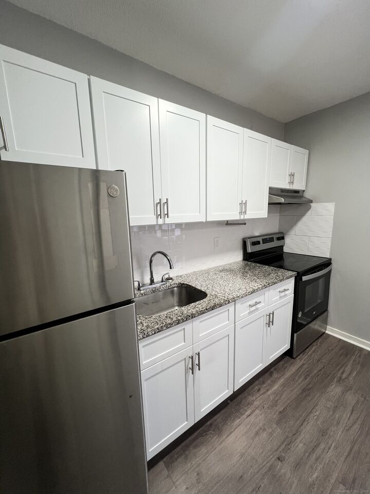 Property Photo:  16 Townley Street G3  CT 06154 