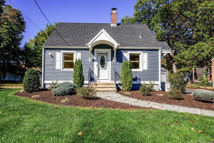 Property Photo:  10 Mathew Lane  CT 06473 