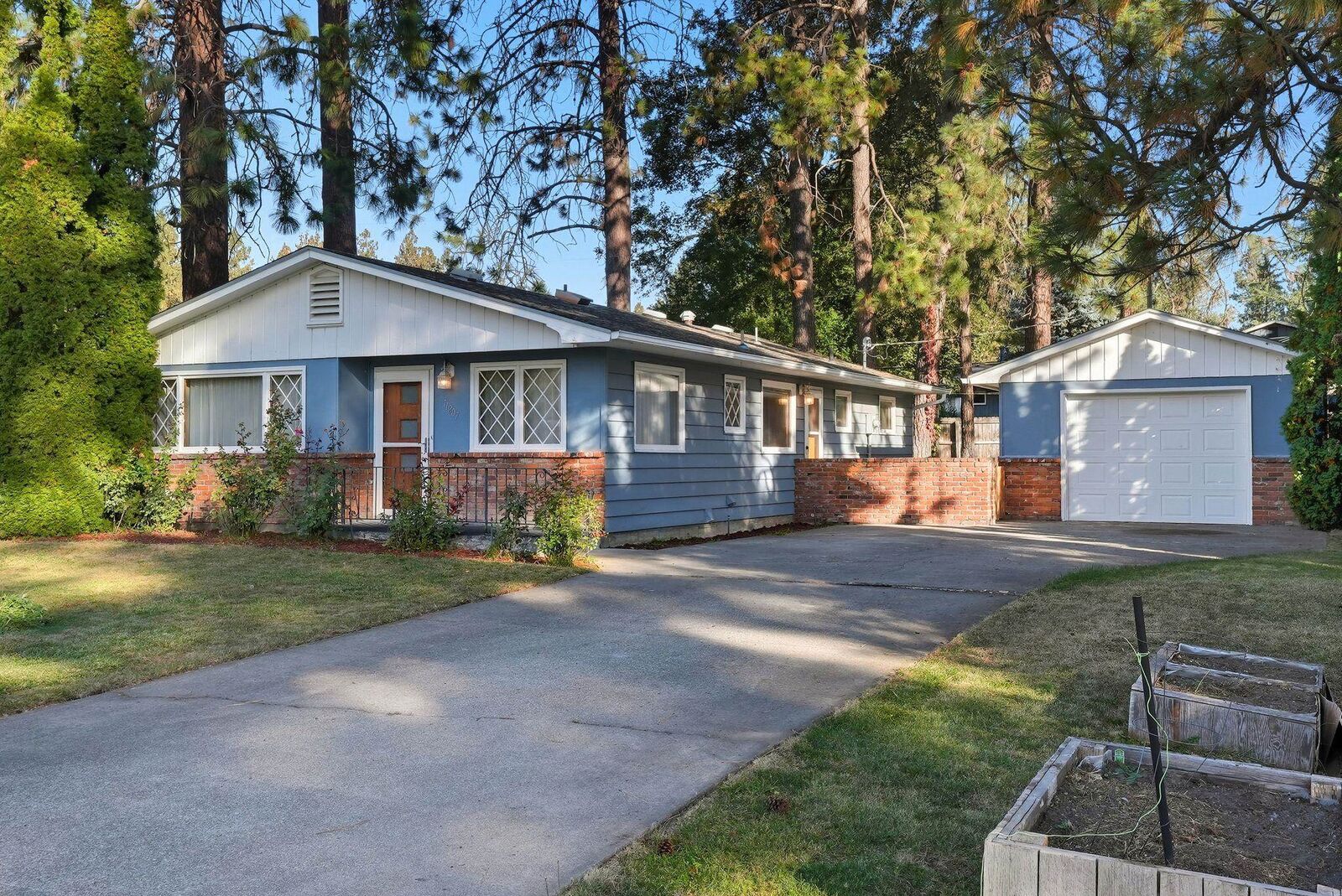 Property Photo: 11207 E 20th Ave WA 99206