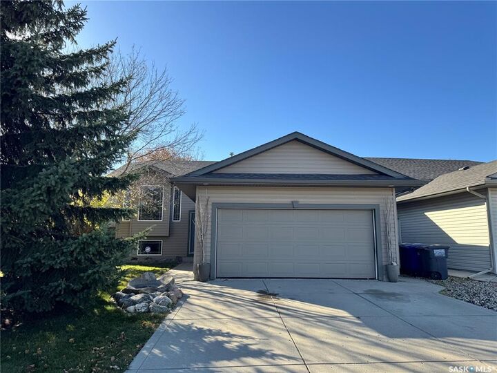 Property Photo:  402 Overholt Crescent  SK S7N 4S9 