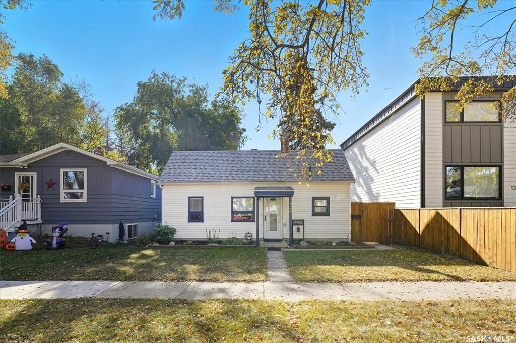 Property Photo: 524 2nd Street E SK S7H 1T2